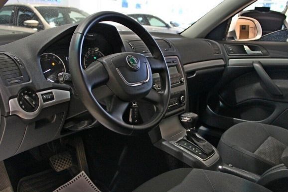Skoda Octavia, 1.8 л, АТ, 2012 фото 2