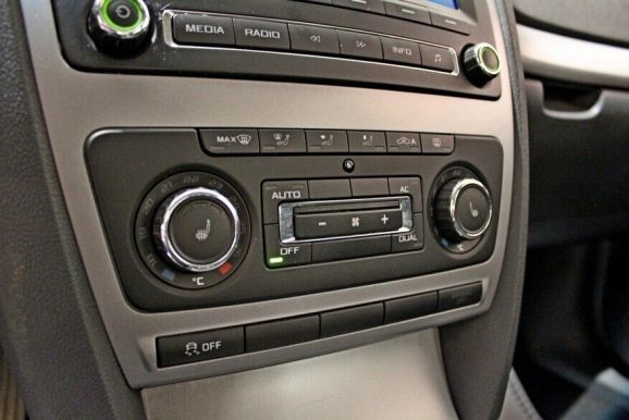 Skoda Octavia, 1.8 л, АТ, 2012 фото 1