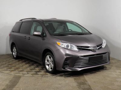 Toyota Sienna, 3.5 л, АКПП, 2018 фото 5