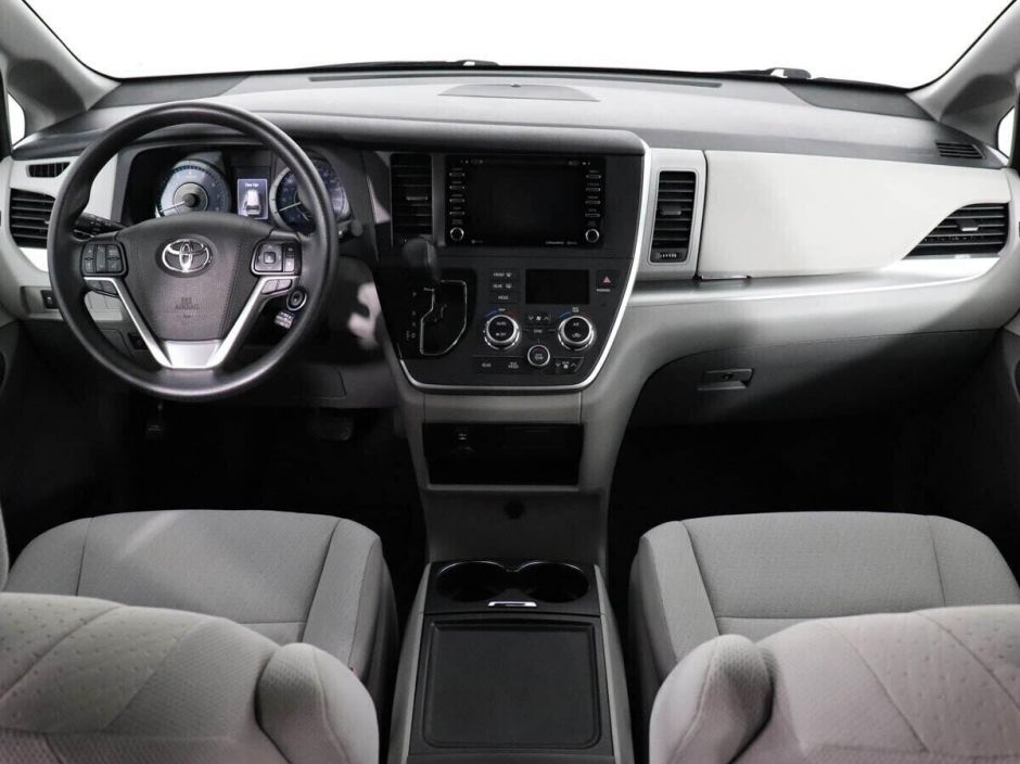 Toyota Sienna, 3.5 л, АТ, 2018 фото 10