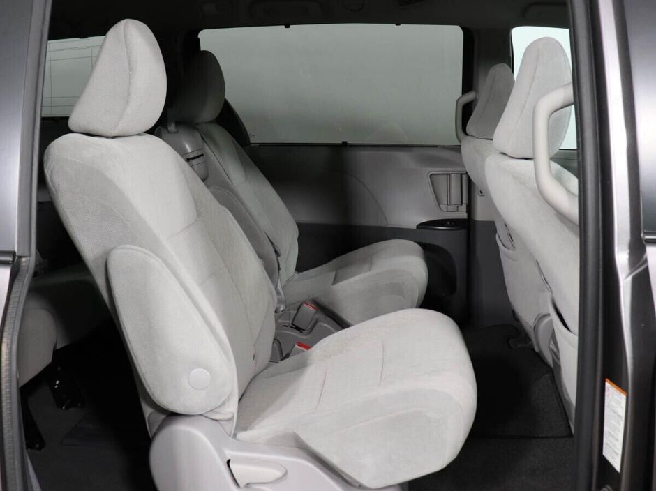 Toyota Sienna, 3.5 л, АТ, 2018 фото 14