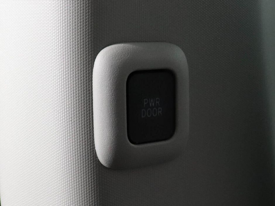 Toyota Sienna, 3.5 л, АТ, 2018 фото 2