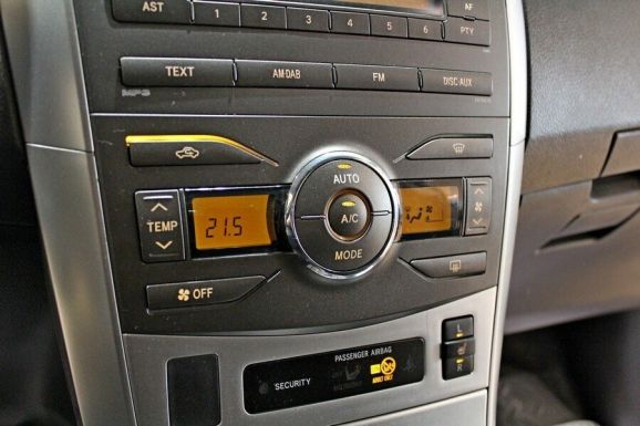 Toyota Corolla, 1.6 л, АТ, 2012 фото 1