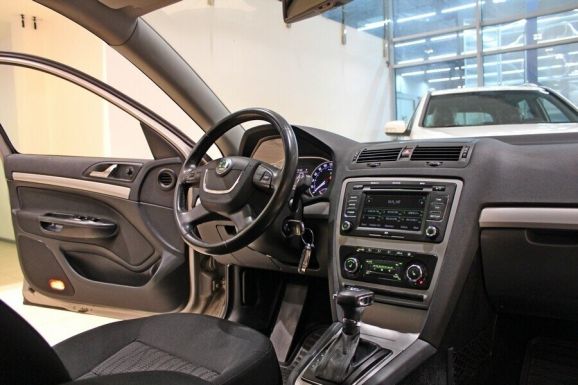 Skoda Octavia, 1.4 л, Робот, 2012 фото 7
