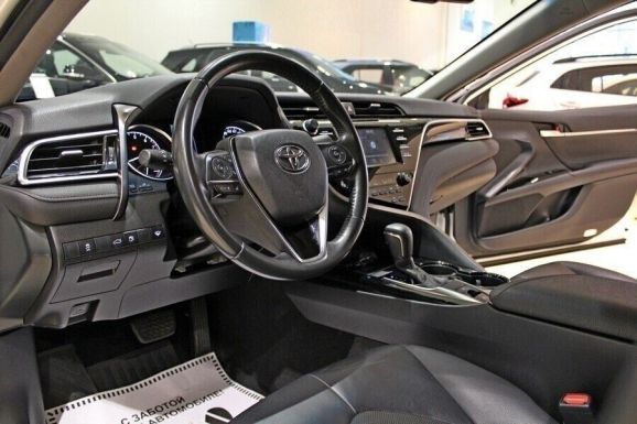 Toyota Camry, 2.5 л, АТ, 2019 фото 12