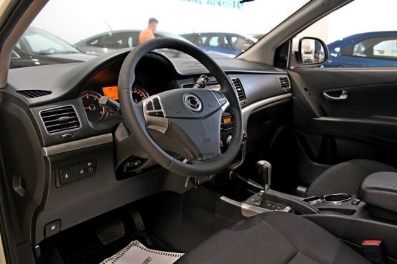 SsangYong Actyon, 2.0 л, АТ, 2012 фото 2