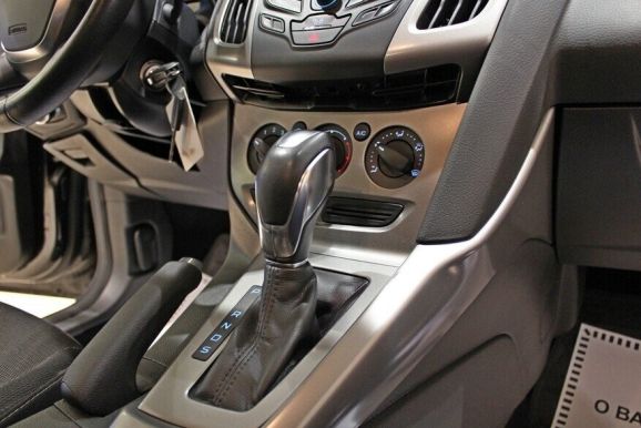 Ford Focus, 1.6 л, Робот, 2013 фото 9