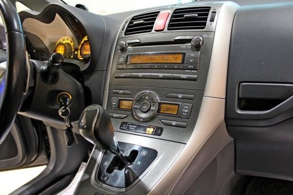 Toyota Auris, 1.6 л, Робот, 2009 фото 9