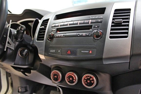 Mitsubishi Outlander, 2.4 л, Вариатор, 2008 фото 9