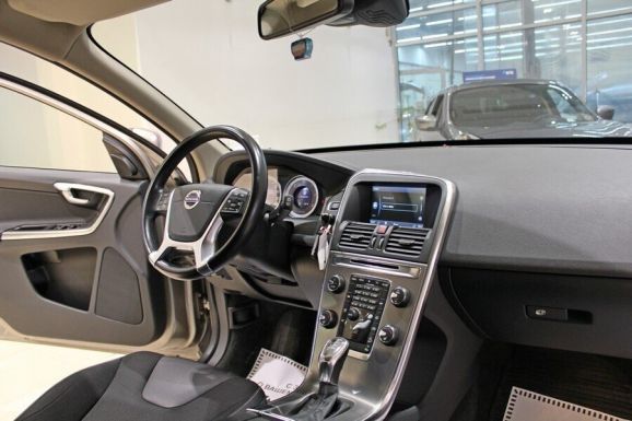 Volvo XC60, 2.4 л, АТ, 2012 фото 7