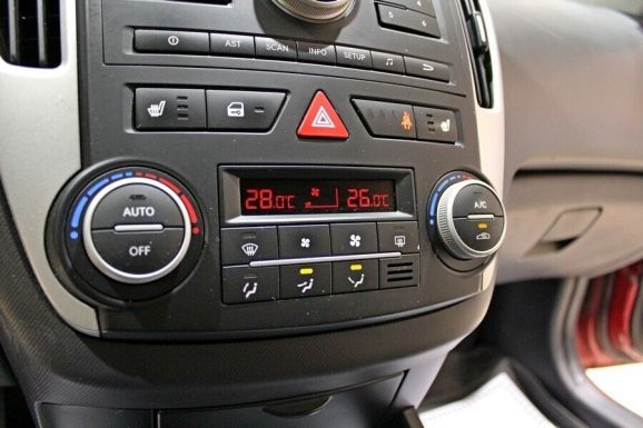 Kia Ceed, 1.6 л, АТ, 2010 фото 1