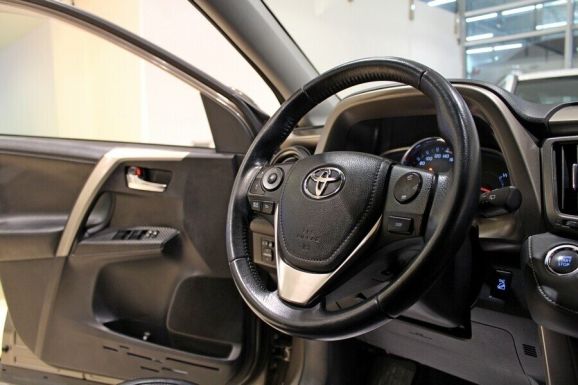 Toyota RAV4, 2.0 л, Вариатор, 2015 фото 2