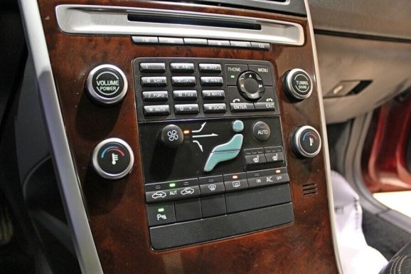 Volvo XC60, 2.0 л, АТ, 2010 фото 1