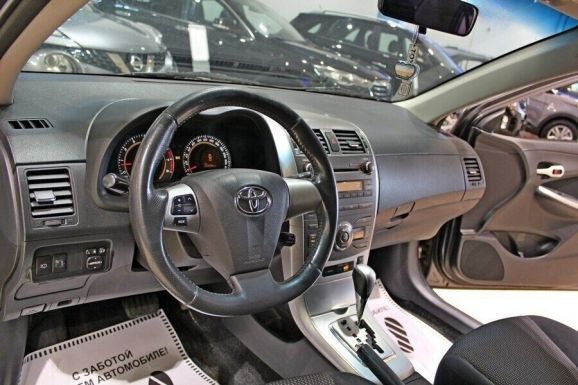 Toyota Corolla, 1.6 л, АТ, 2011 фото 2