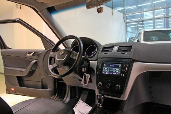 Skoda Yeti, 1.2 л, Робот, 2012 фото 7
