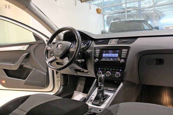 Skoda Octavia, 1.8 л, Робот, 2016 фото 6