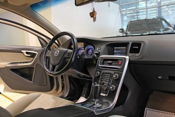 Volvo S60, 2.0 л, Робот, 2010 фото 7