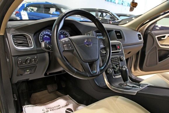 Volvo S60, 2.0 л, Робот, 2010 фото 9