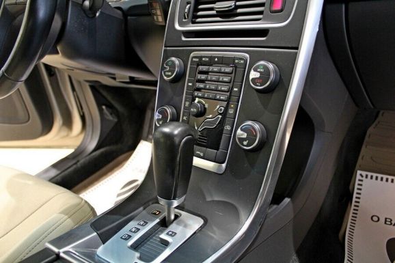 Volvo S60, 2.0 л, Робот, 2010 фото 2