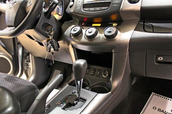 Toyota RAV4, 2.0 л, Вариатор, 2012 фото 9