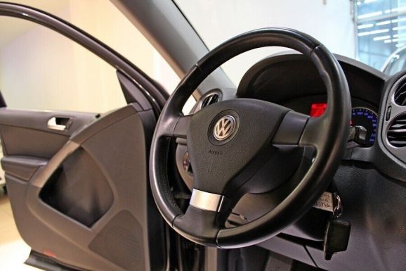 Volkswagen Tiguan, 2.0 л, АТ, 2009 фото 2