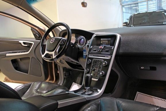 Volvo XC60, 2.4 л, АТ, 2011 фото 7