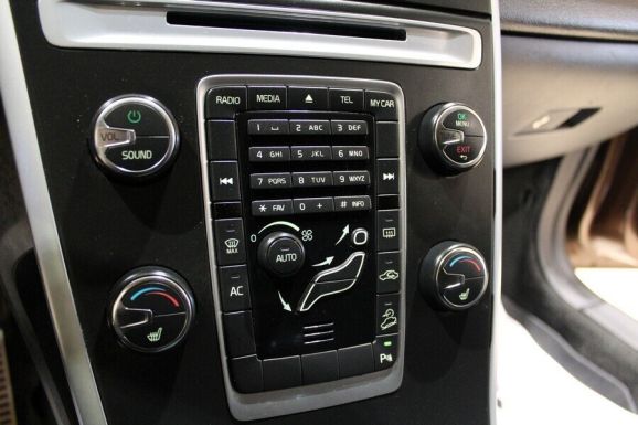 Volvo XC60, 2.4 л, АТ, 2011 фото 2