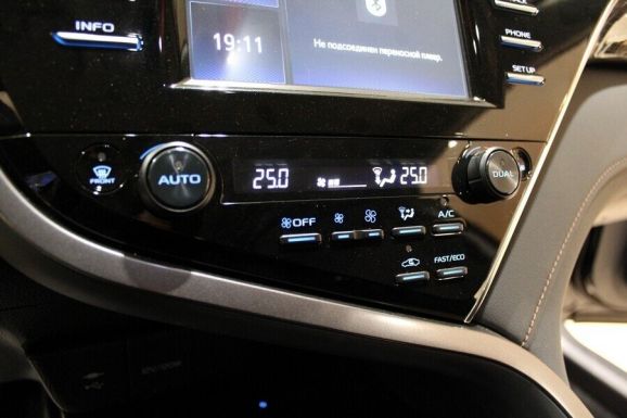 Toyota Camry, 2.5 л, АТ, 2018 фото 2