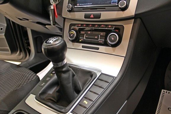 Volkswagen Passat, 1.4 л, МТ, 2011 фото 9