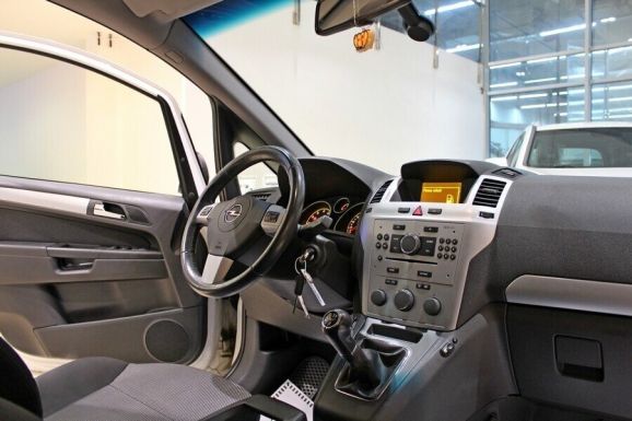 Opel Zafira, 1.8 л, МТ, 2012 фото 7