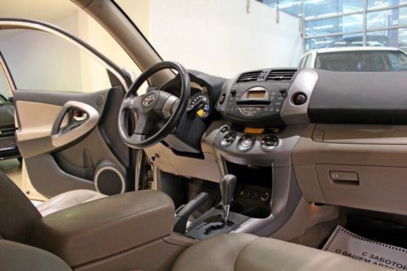 Toyota RAV4, 2.4 л, АТ, 2009 фото 7