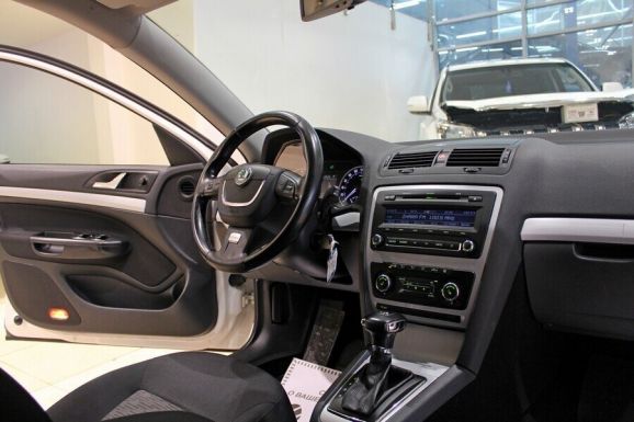 Skoda Octavia, 1.8 л, Робот, 2011 фото 7