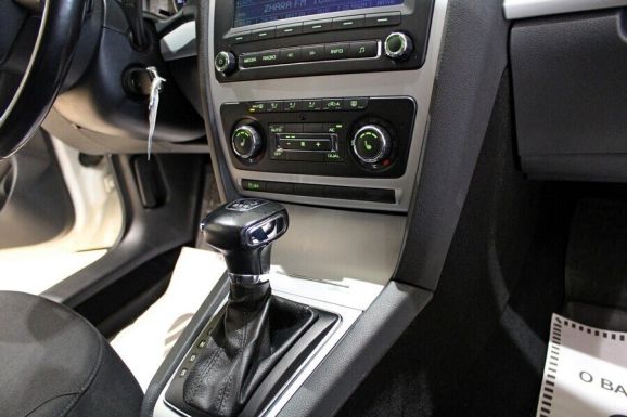 Skoda Octavia, 1.8 л, Робот, 2011 фото 9