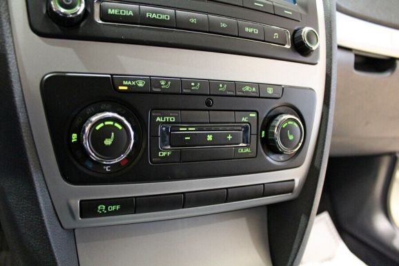 Skoda Octavia, 1.8 л, Робот, 2011 фото 2