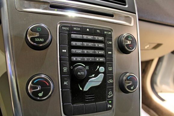 Volvo XC60, 2.4 л, АТ, 2012 фото 2