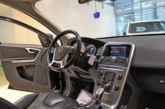 Volvo XC60, 2.0 л, Робот, 2012 фото 7