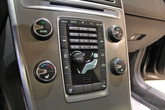 Volvo XC60, 2.0 л, Робот, 2012 фото 12