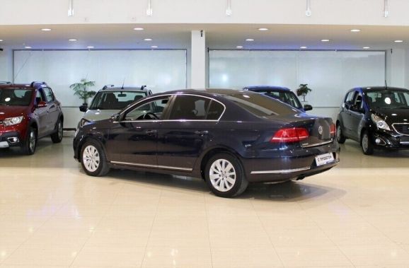 Volkswagen Passat, 1.8 л, Робот, 2011 фото 5