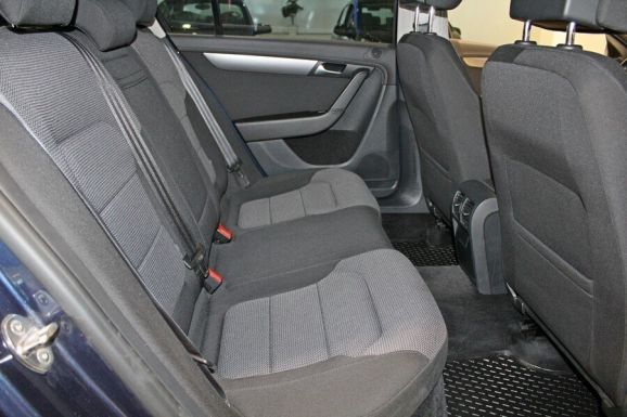 Volkswagen Passat, 1.8 л, Робот, 2011 фото 8