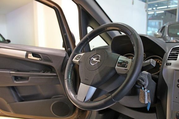 Opel Zafira, 1.8 л, Робот, 2008 фото 2