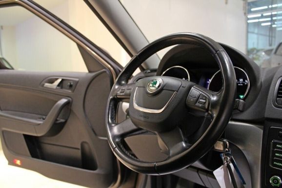 Skoda Yeti, 1.2 л, Робот, 2013 фото 8